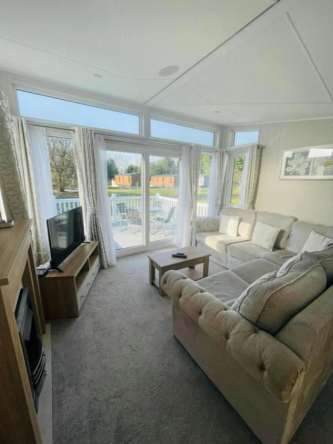 Brians Lodge With Hot Tub Pocklington Εξωτερικό φωτογραφία