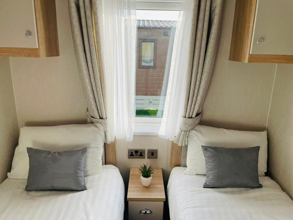 Brians Lodge With Hot Tub Pocklington Εξωτερικό φωτογραφία