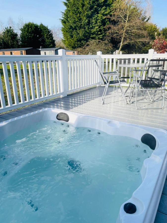 Brians Lodge With Hot Tub Pocklington Εξωτερικό φωτογραφία