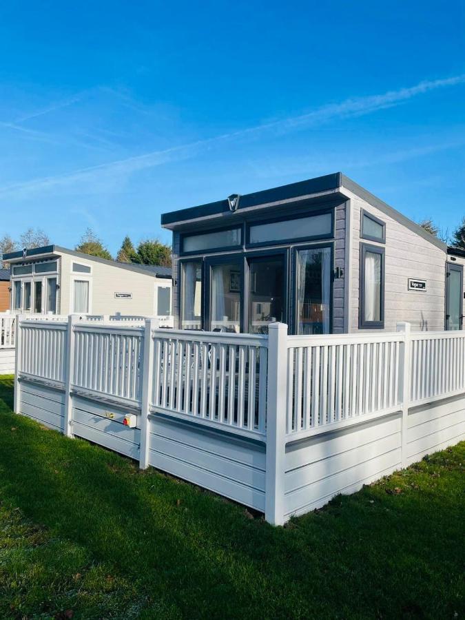 Brians Lodge With Hot Tub Pocklington Εξωτερικό φωτογραφία