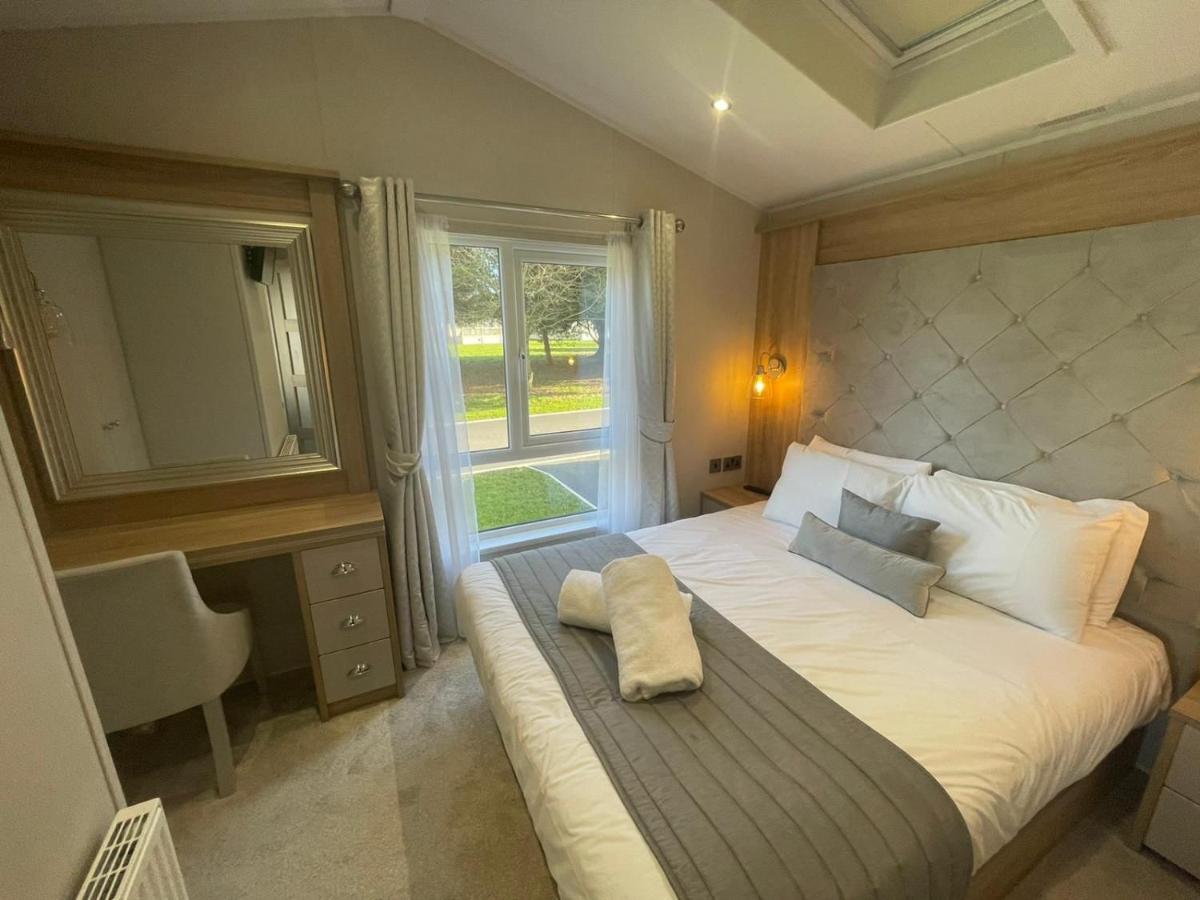 Brians Lodge With Hot Tub Pocklington Εξωτερικό φωτογραφία