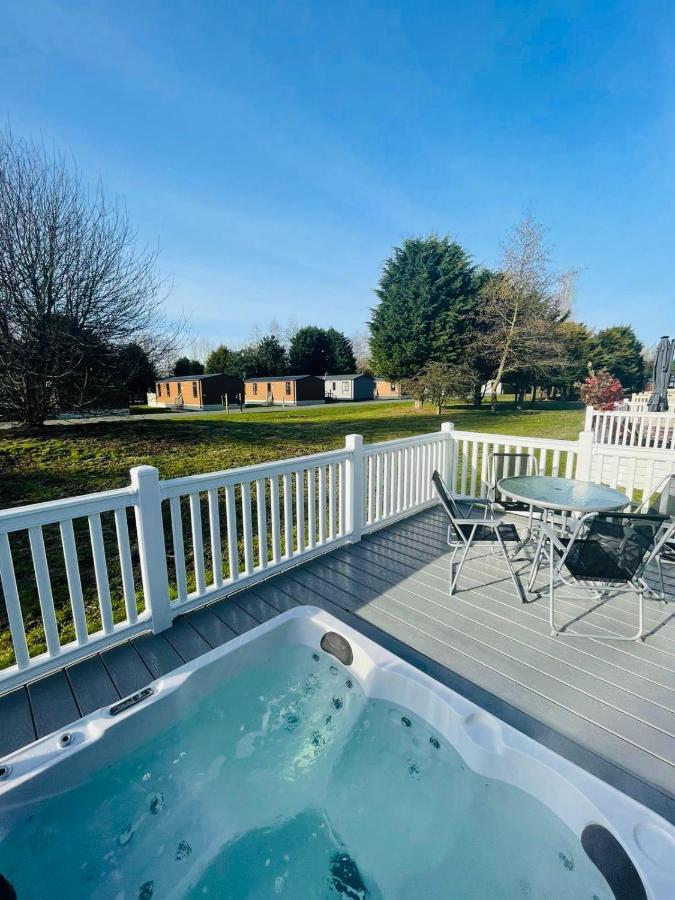 Brians Lodge With Hot Tub Pocklington Εξωτερικό φωτογραφία